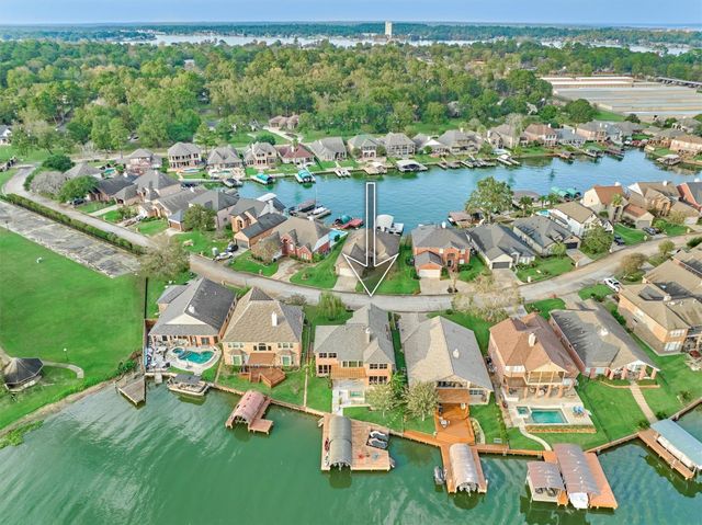 373 Bayshore Drive, Montgomery, TX 77356