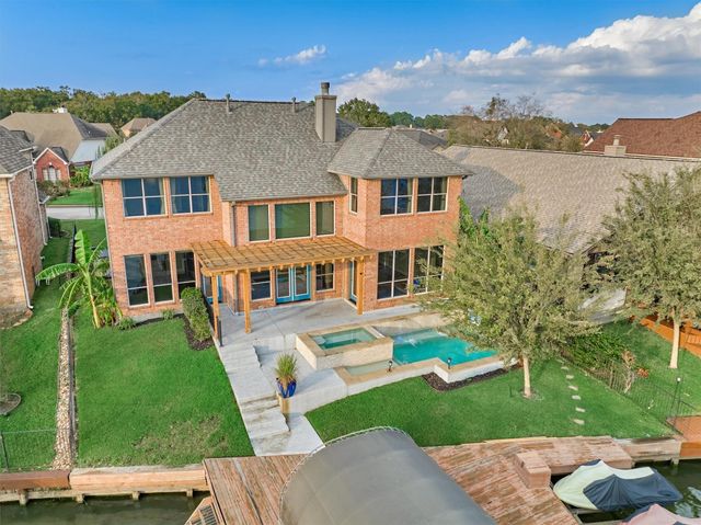373 Bayshore Drive, Montgomery, TX 77356