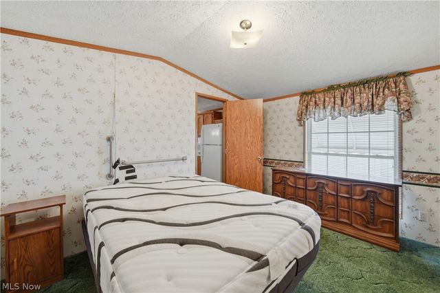 83 Helen Street, Barberton, OH 44203