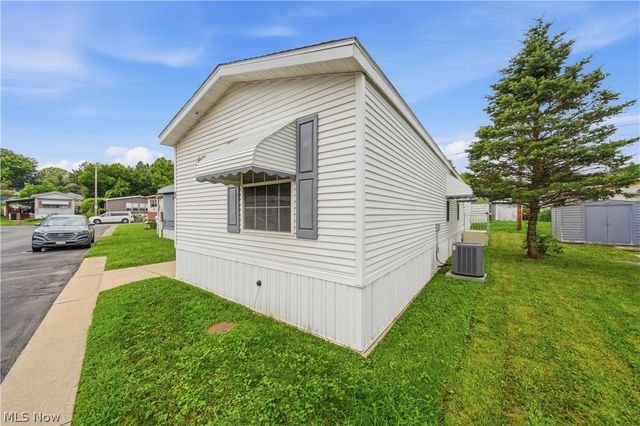 83 Helen Street, Barberton, OH 44203