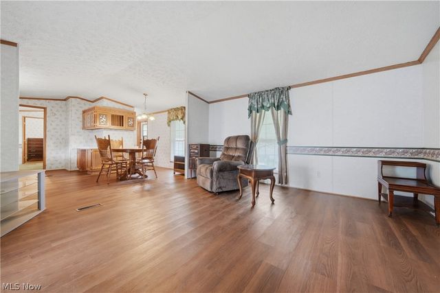 83 Helen Street, Barberton, OH 44203
