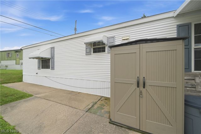 83 Helen Street, Barberton, OH 44203