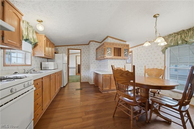 83 Helen Street, Barberton, OH 44203