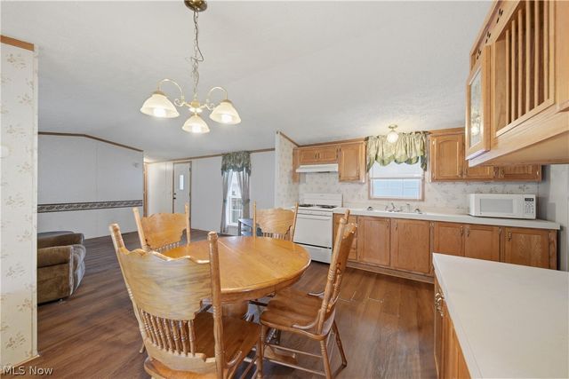83 Helen Street, Barberton, OH 44203