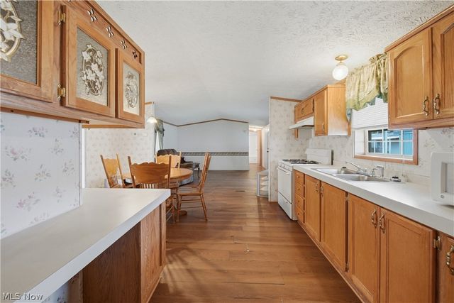 83 Helen Street, Barberton, OH 44203