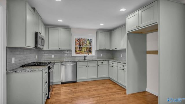 212 Nottingham Drive, Gadsden, AL 35904