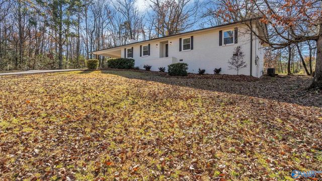 212 Nottingham Drive, Gadsden, AL 35904