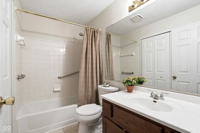 9652 Pine Ridge East Drive, Fishers, IN 46038