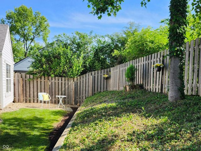 9652 Pine Ridge East Drive, Fishers, IN 46038