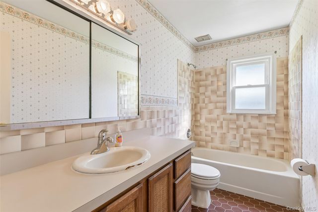 171 Rockaway Avenue, Garden City, NY 11530