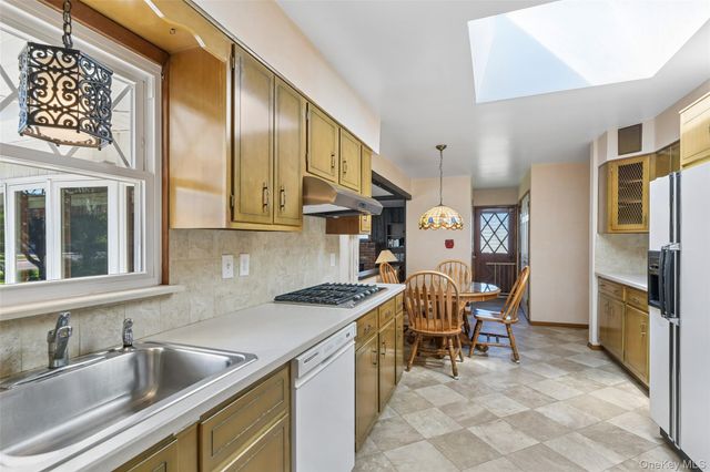 171 Rockaway Avenue, Garden City, NY 11530