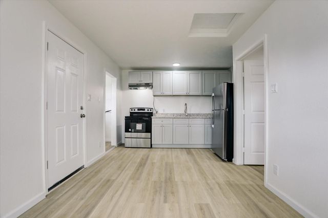 5806 S Highway 35, Alvin, TX 77511