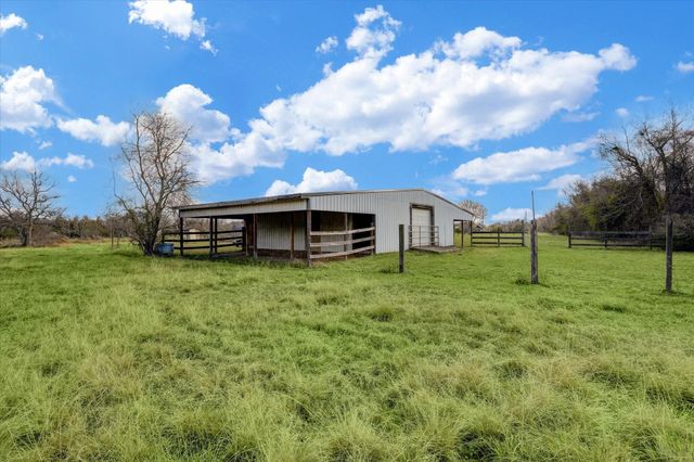 5806 S Highway 35, Alvin, TX 77511