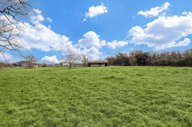 5806 S Highway 35, Alvin, TX 77511