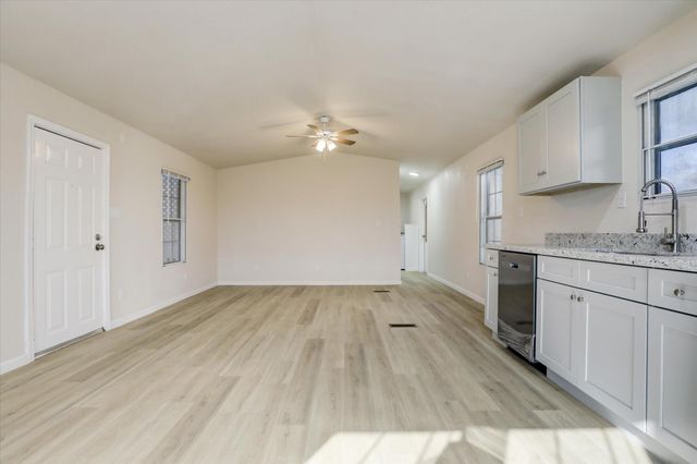 5806 S Highway 35, Alvin, TX 77511