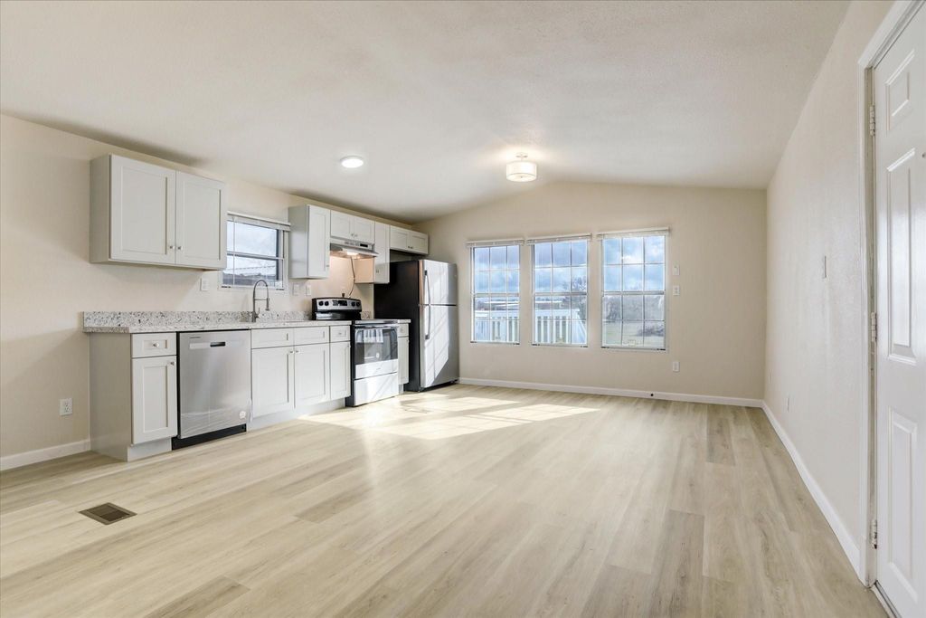 5806 S Highway 35, Alvin, TX 77511