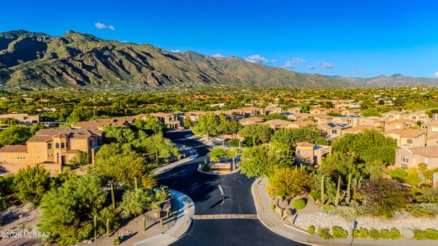 5790 N Loft Lane, Tucson, AZ 85718