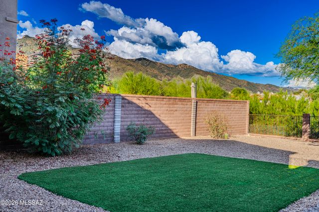 5790 N Loft Lane, Tucson, AZ 85718