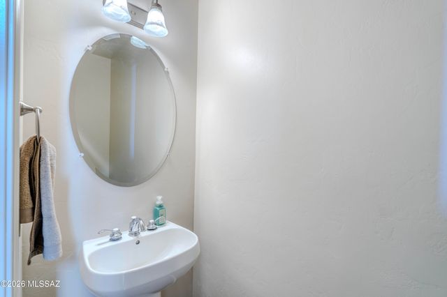 5790 N Loft Lane, Tucson, AZ 85718
