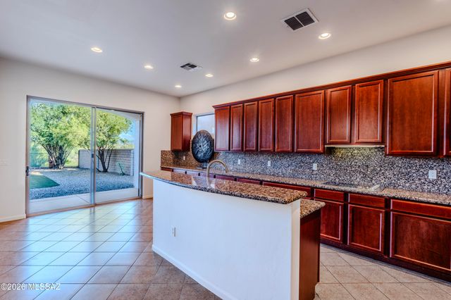5790 N Loft Lane, Tucson, AZ 85718