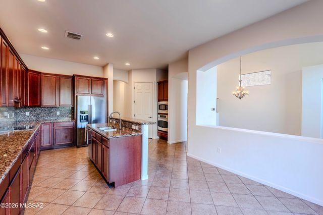 5790 N Loft Lane, Tucson, AZ 85718