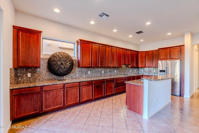 5790 N Loft Lane, Tucson, AZ 85718