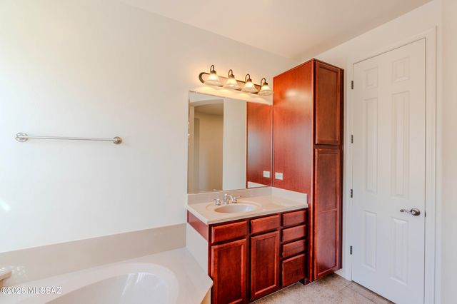 5790 N Loft Lane, Tucson, AZ 85718