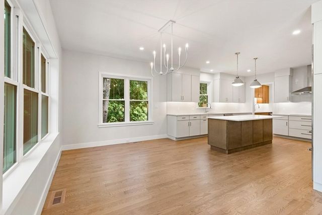 89 Spring St, Lexington, MA 02421