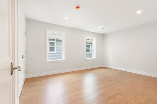 89 Spring St, Lexington, MA 02421