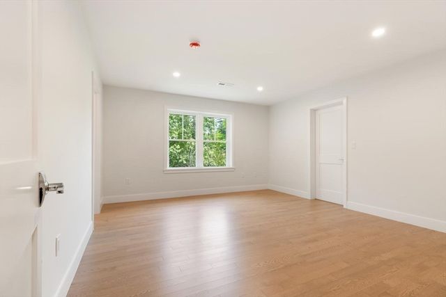 89 Spring St, Lexington, MA 02421