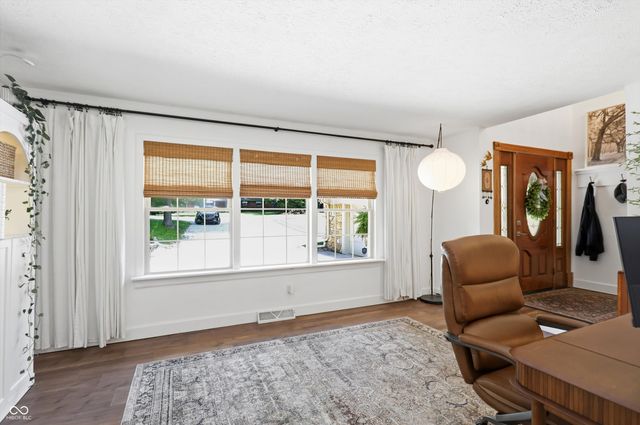 1954 Lakeview Drive, Avon, IN 46123