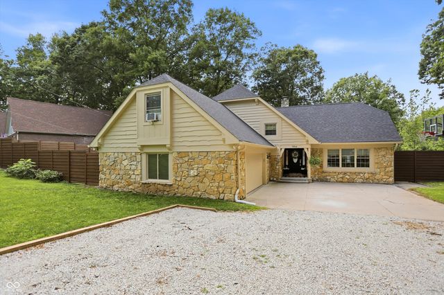 1954 Lakeview Drive, Avon, IN 46123