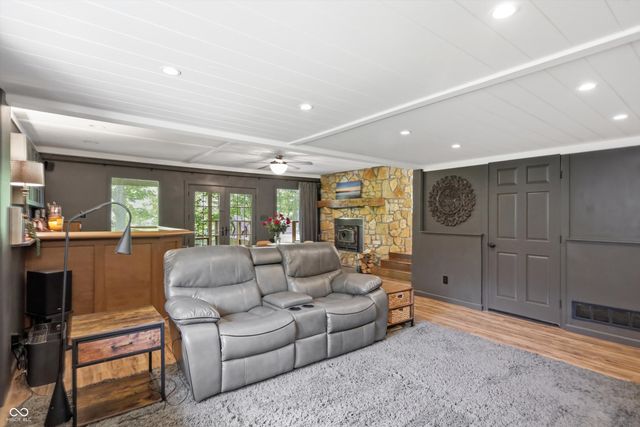 1954 Lakeview Drive, Avon, IN 46123