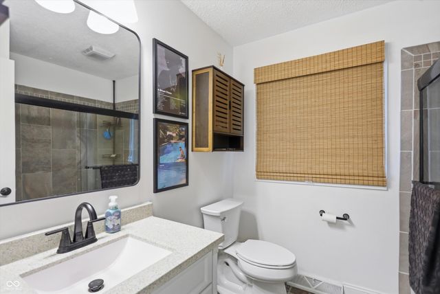 1954 Lakeview Drive, Avon, IN 46123