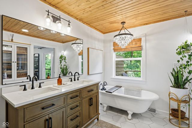 1954 Lakeview Drive, Avon, IN 46123