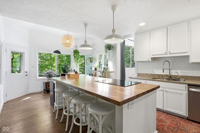 1954 Lakeview Drive, Avon, IN 46123