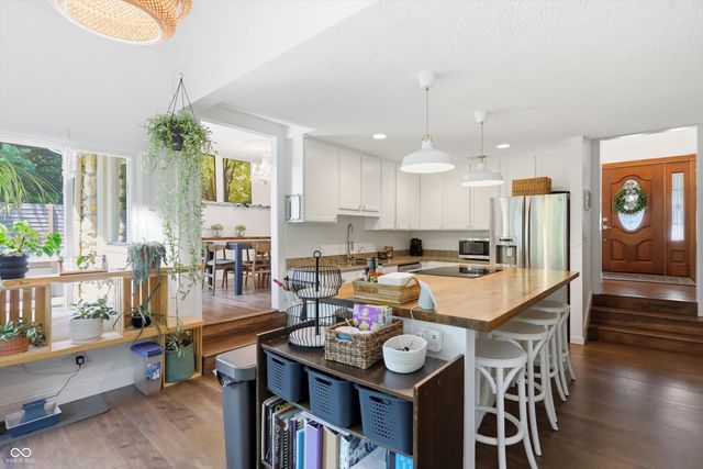 1954 Lakeview Drive, Avon, IN 46123