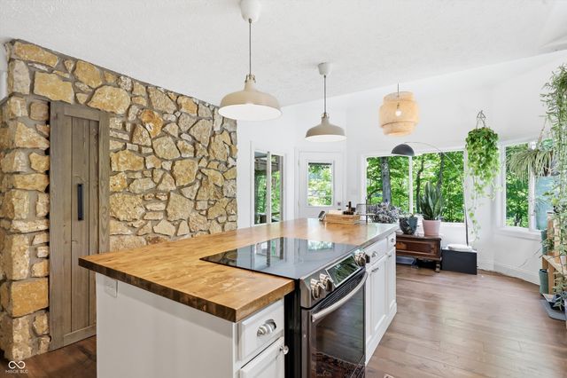 1954 Lakeview Drive, Avon, IN 46123