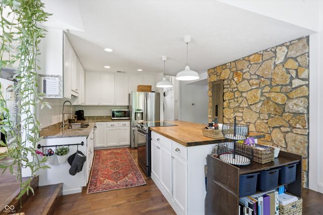 1954 Lakeview Drive, Avon, IN 46123