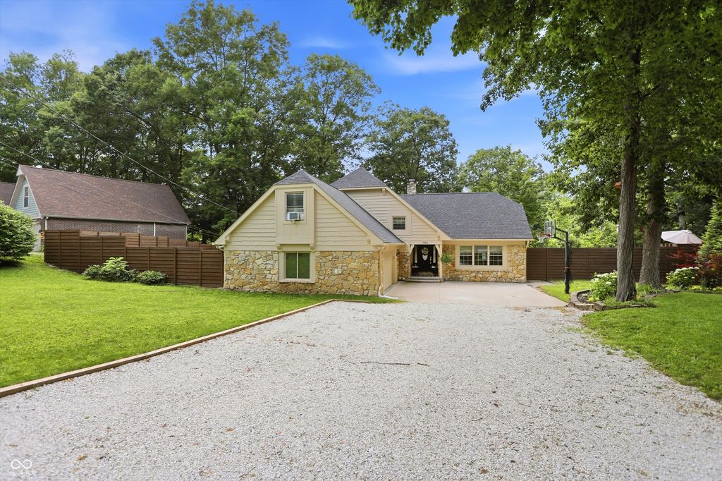 1954 Lakeview Drive, Avon, IN 46123