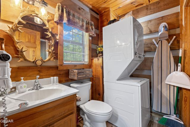 742 Nighthawk Way, Pigeon Forge, TN 37863