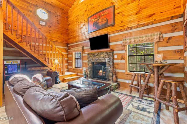 742 Nighthawk Way, Pigeon Forge, TN 37863