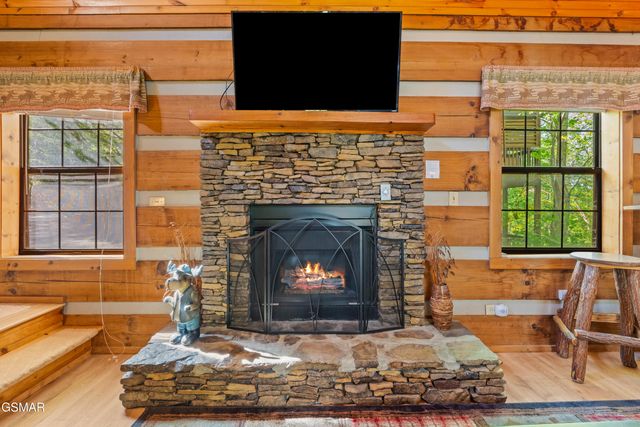 742 Nighthawk Way, Pigeon Forge, TN 37863