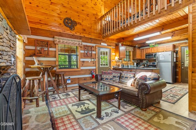 742 Nighthawk Way, Pigeon Forge, TN 37863
