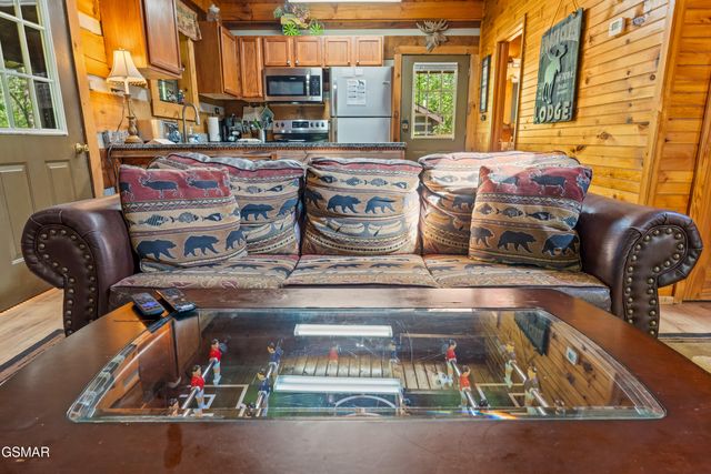 742 Nighthawk Way, Pigeon Forge, TN 37863