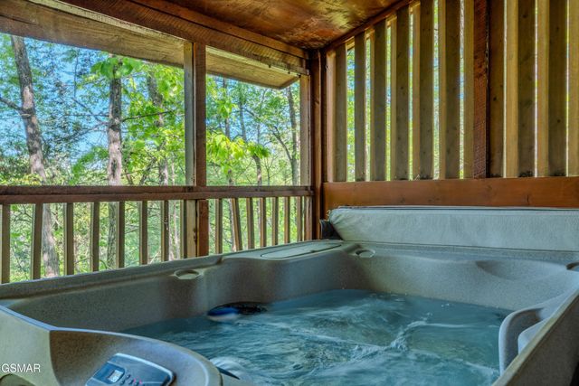 742 Nighthawk Way, Pigeon Forge, TN 37863