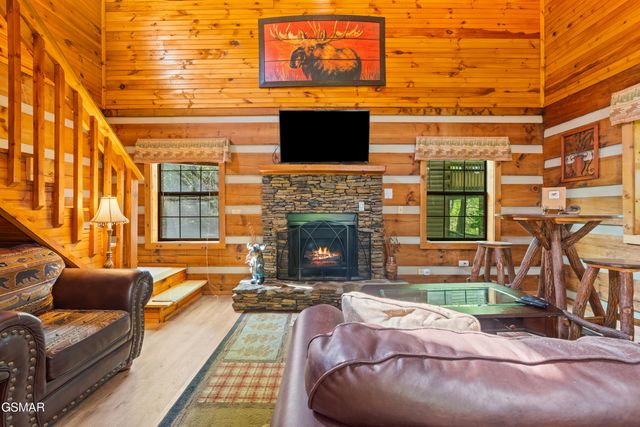 742 Nighthawk Way, Pigeon Forge, TN 37863