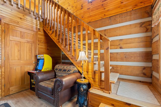 742 Nighthawk Way, Pigeon Forge, TN 37863