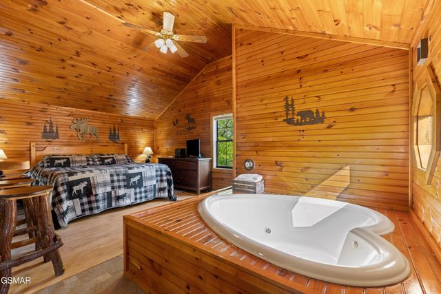 742 Nighthawk Way, Pigeon Forge, TN 37863