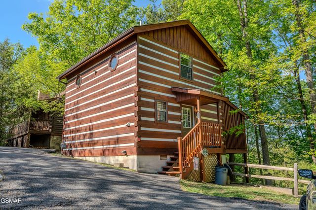 742 Nighthawk Way, Pigeon Forge, TN 37863